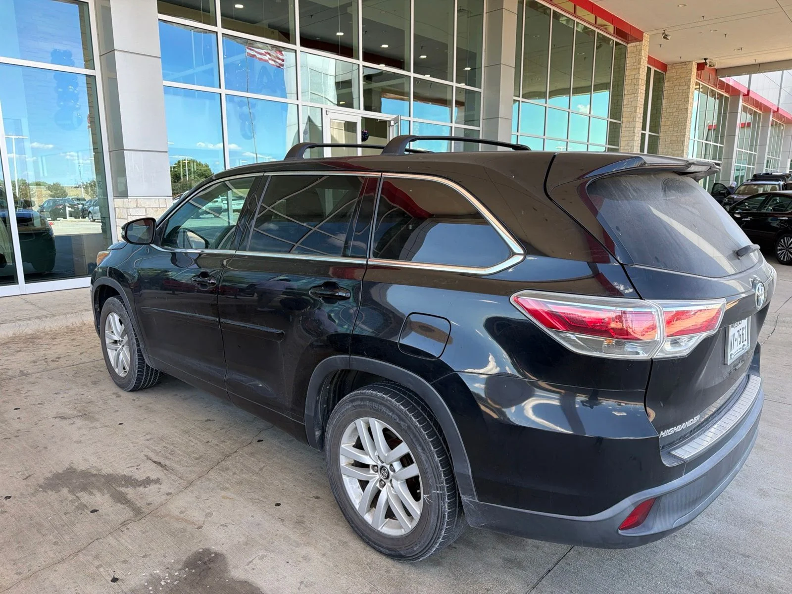 Used 2016 Black Toyota LE image 14