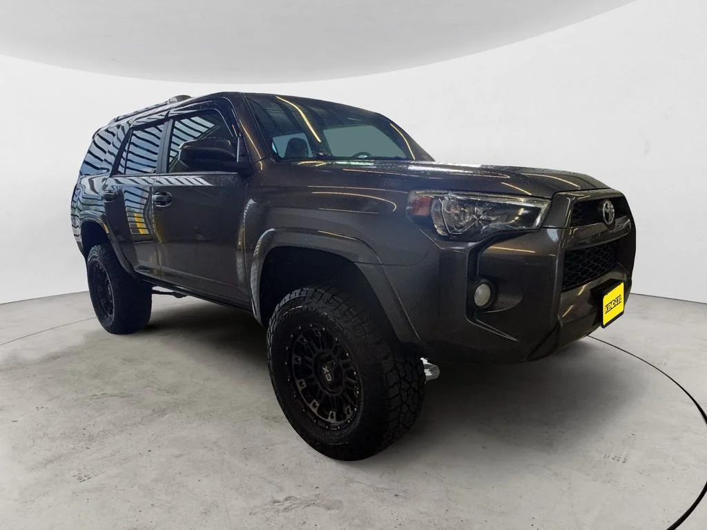 Used 2018 Gray Toyota SR5 image 3