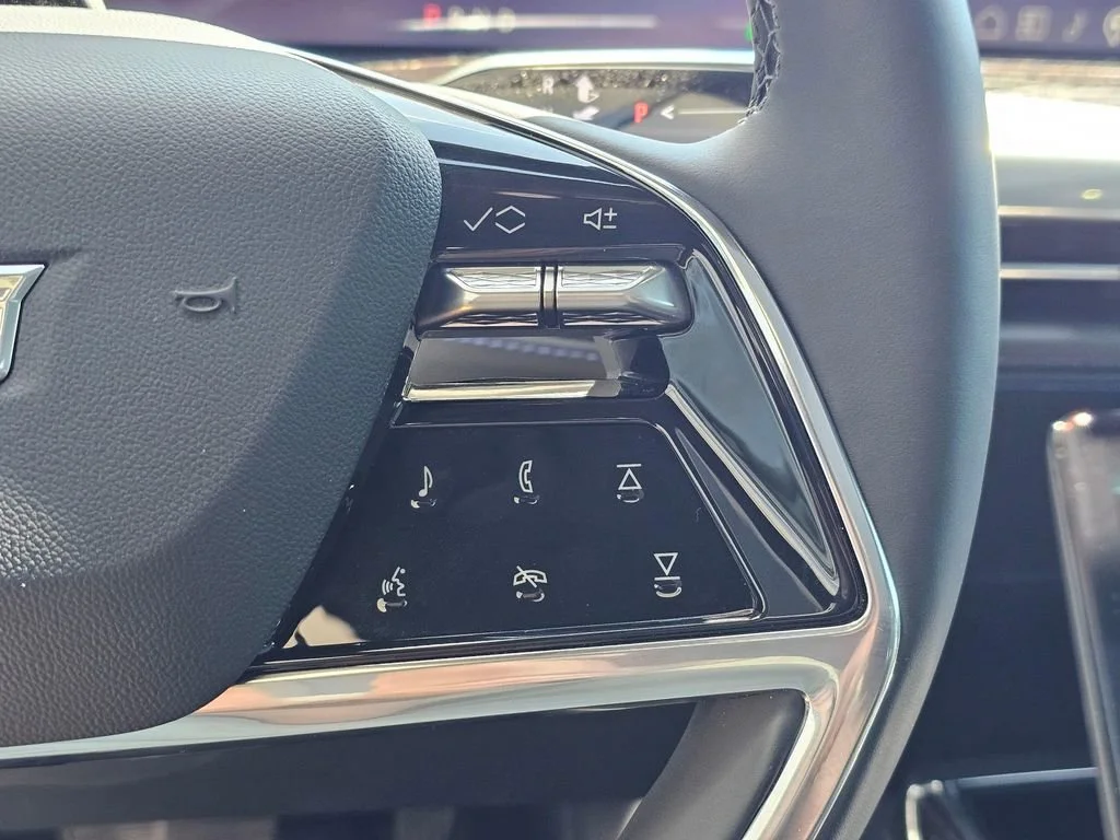 New 2026 Luna Metallic Cadillac Luxury image 28
