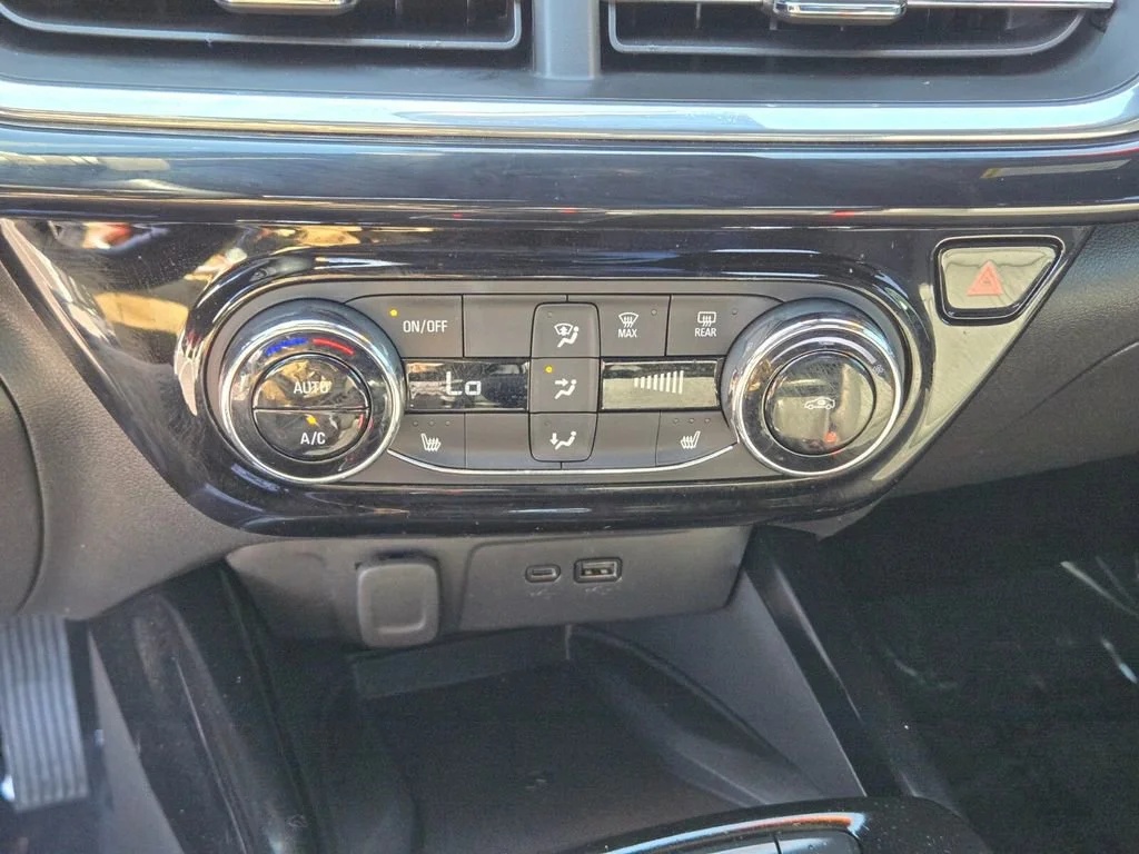 Used 2024 Summit White Chevrolet 2RS image 21