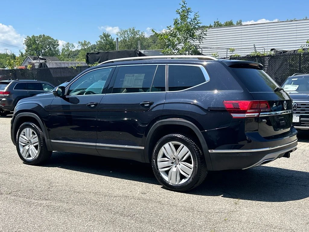 Used 2018 Black Volkswagen SEL Premium image 4