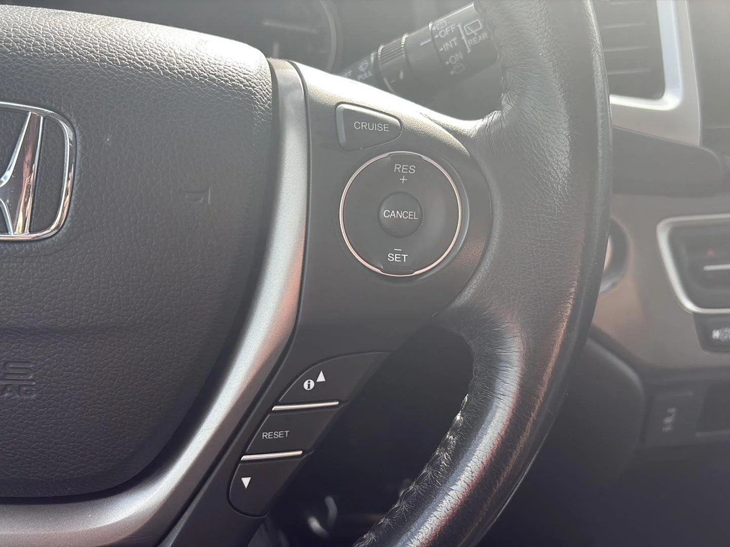 Used 2018 BLACK Honda EX-L AWD image 17