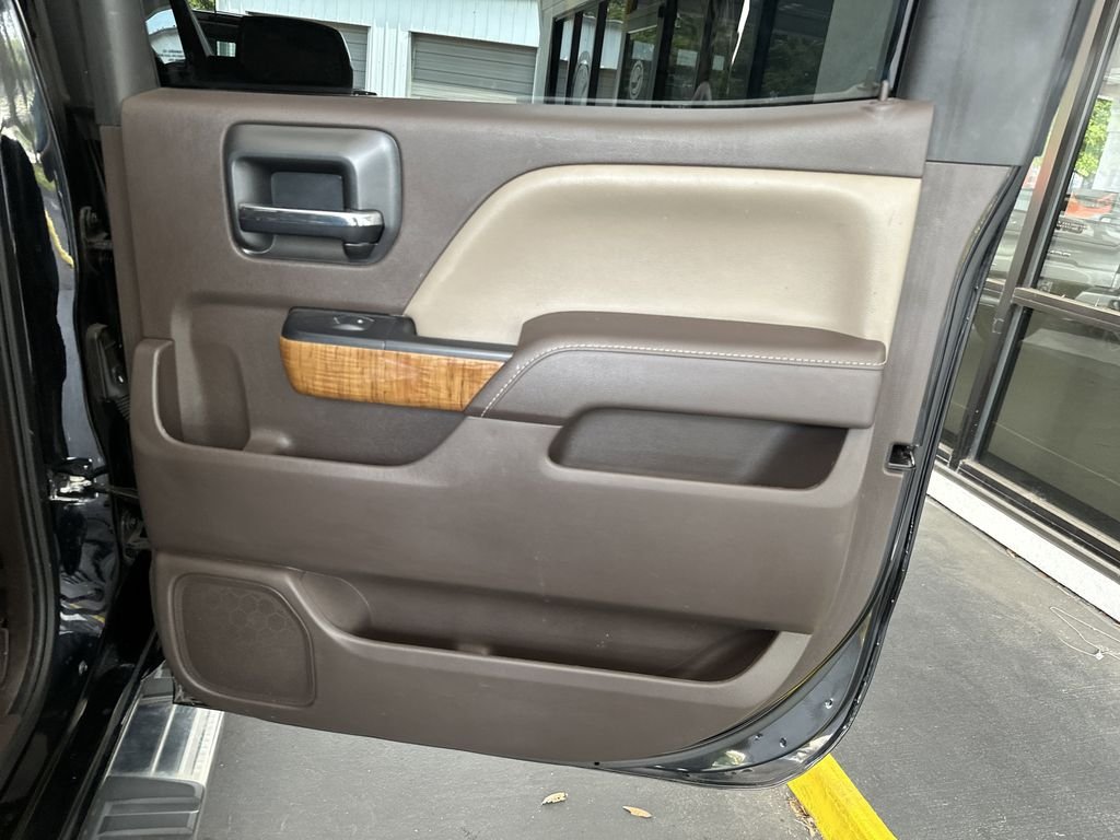 Used 2017 Black GMC SLT image 33