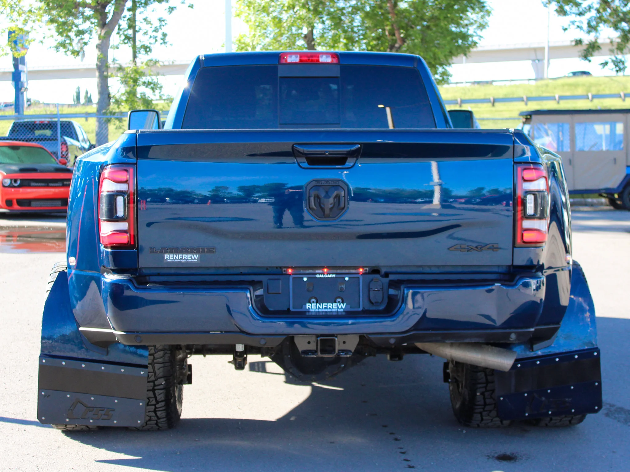 Certified Used 2024 Blue RAM Laramie* | Diesel | 5th Wheel & Gooseneck | Apple CarPlay | 3M PPF | Night Edition image 18