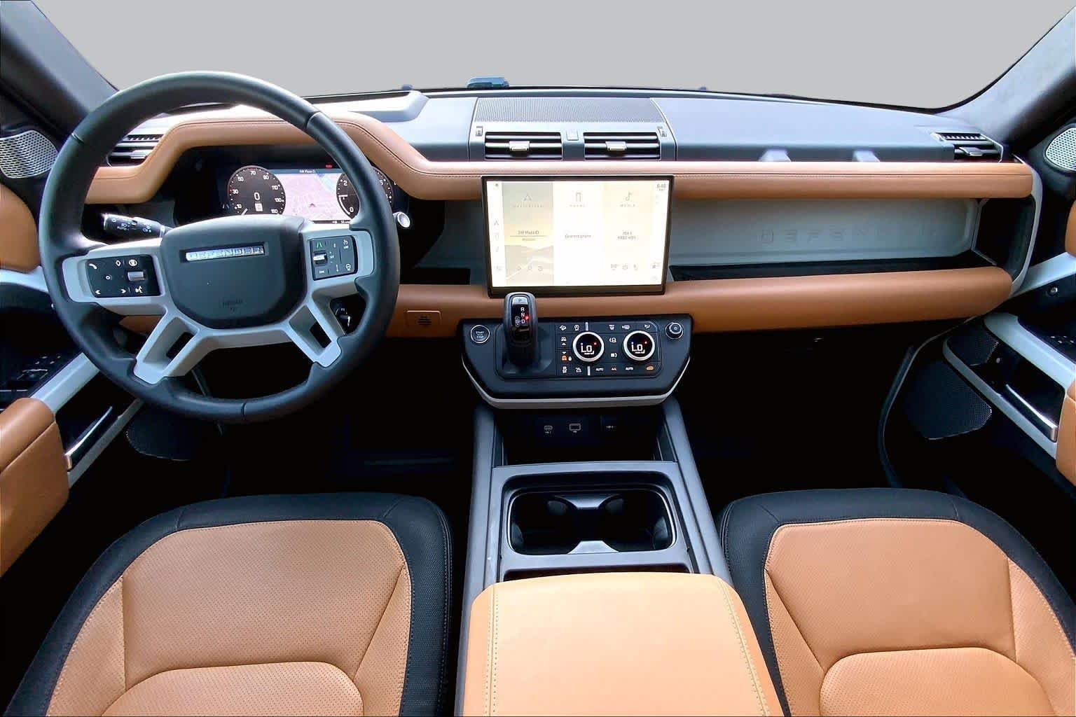 Used 2024 Fuji White Land Rover X-Dynamic SE image 15