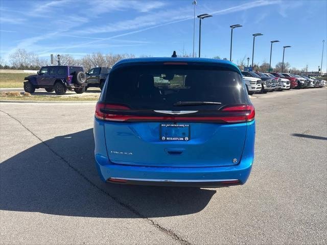 New 2026 Hydro Blue Pearl-Coat Exterior Paint Chrysler Select image 8