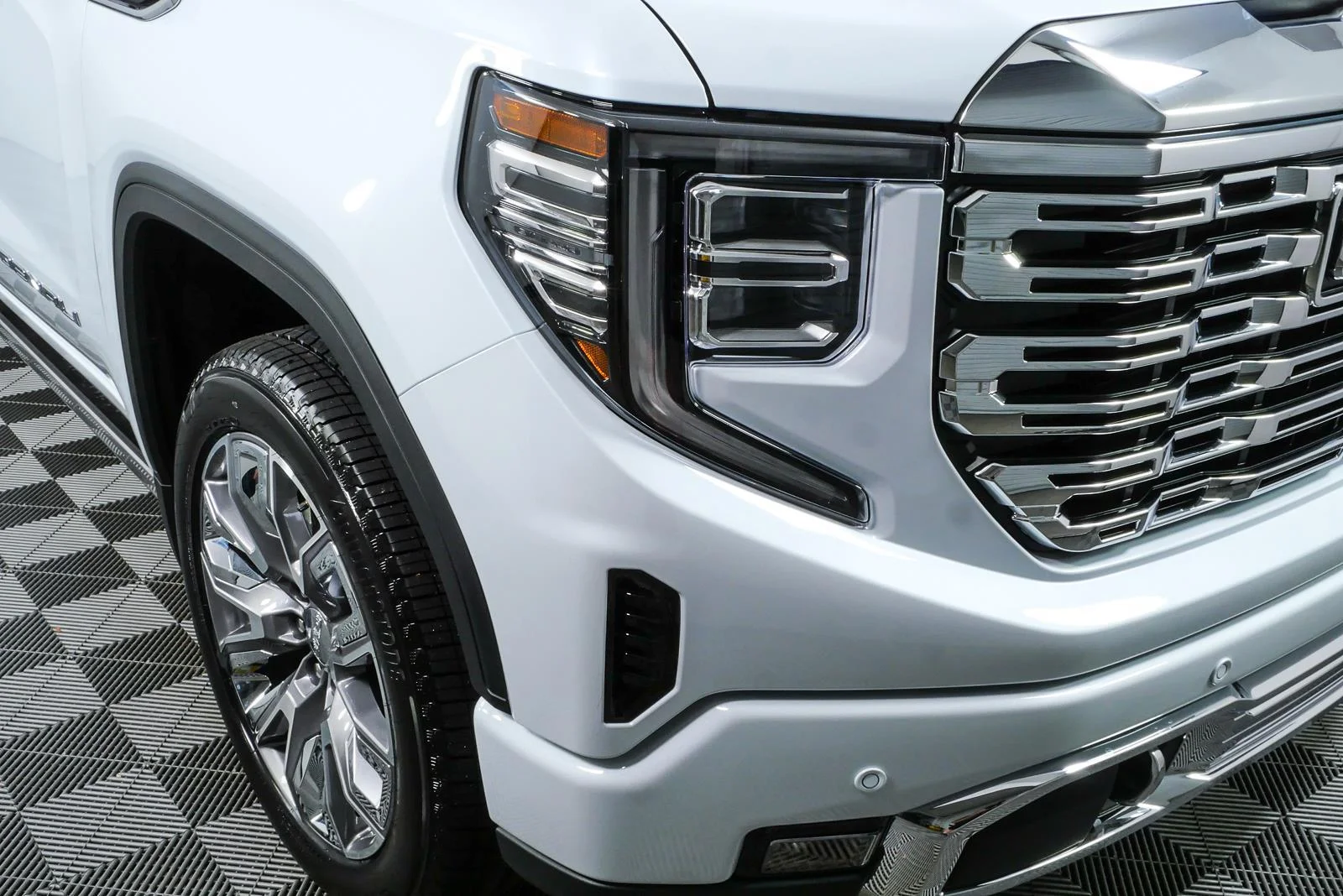 New 2026 Glacier White Tricoat GMC Denali image 36
