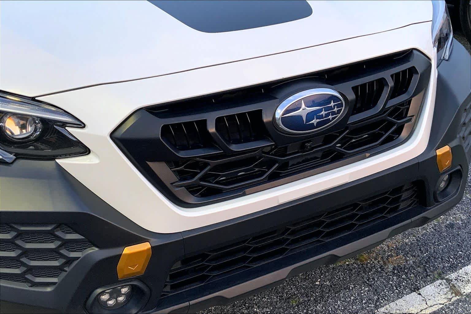 Used 2025 Crystal White Pearl Subaru Wilderness image 29