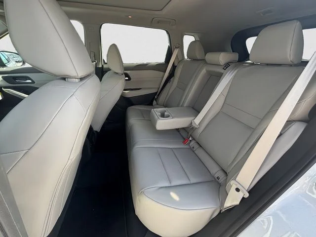 New 2026 Everest White Pearl Tricoat Nissan Dark Armor image 14
