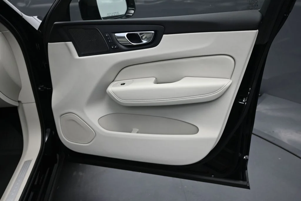 New 2026 Onyx Black Volvo T8 Ultra image 18