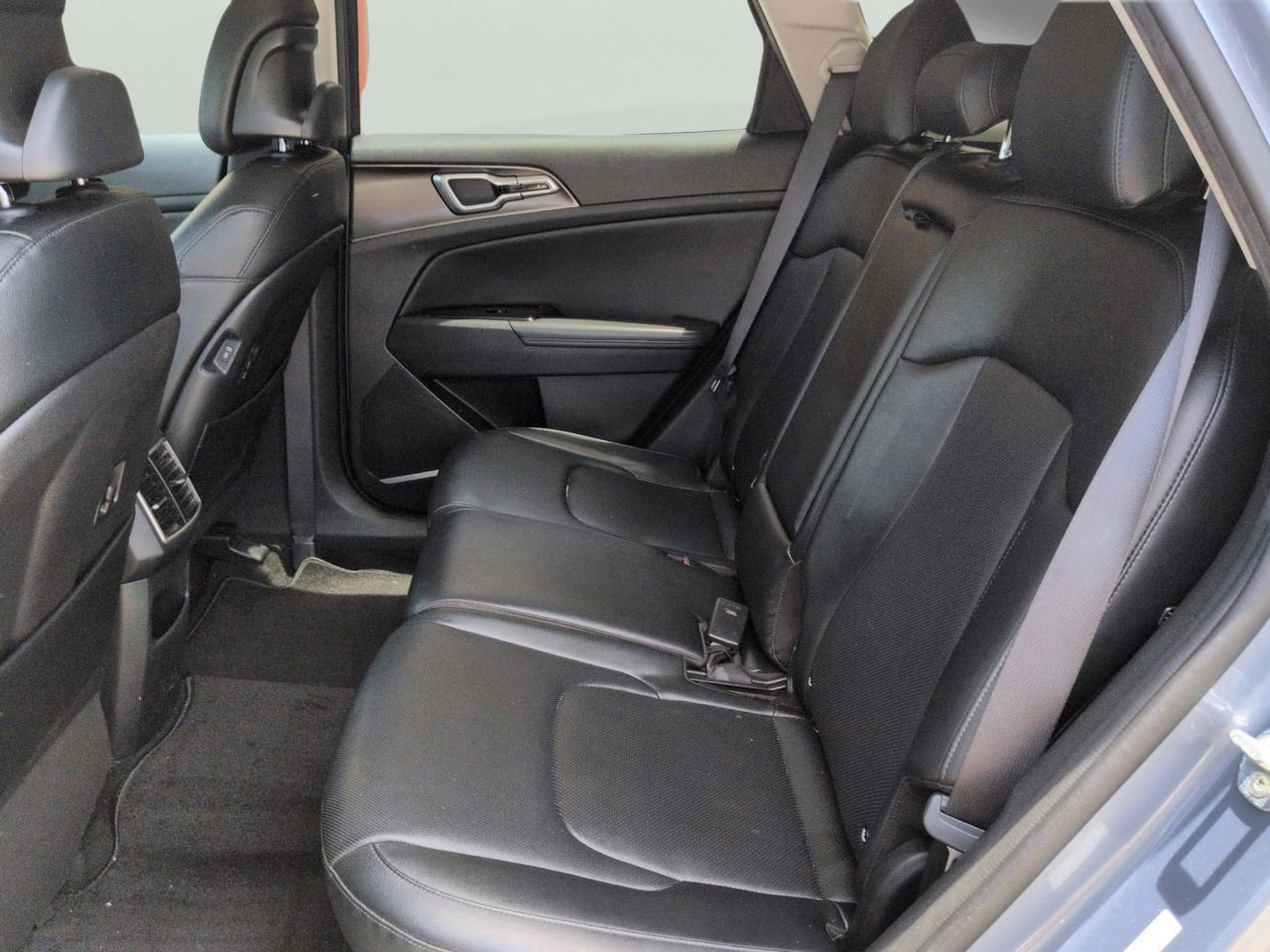 Used 2023 Everlasting Silver Kia EX image 11