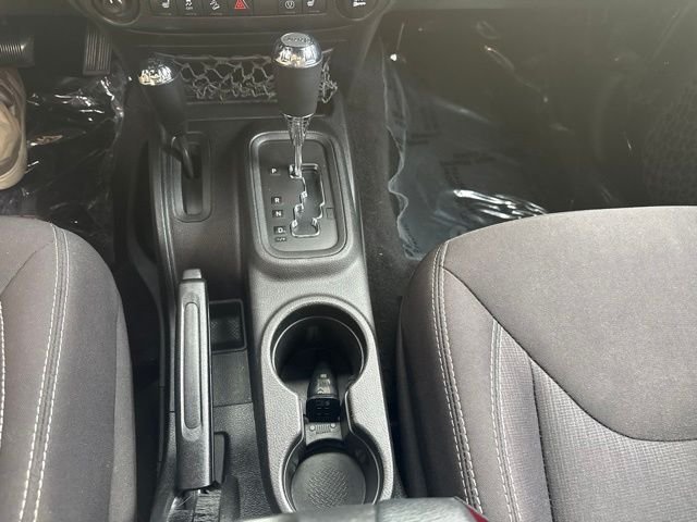 Used 2014 Black Jeep Sahara image 11