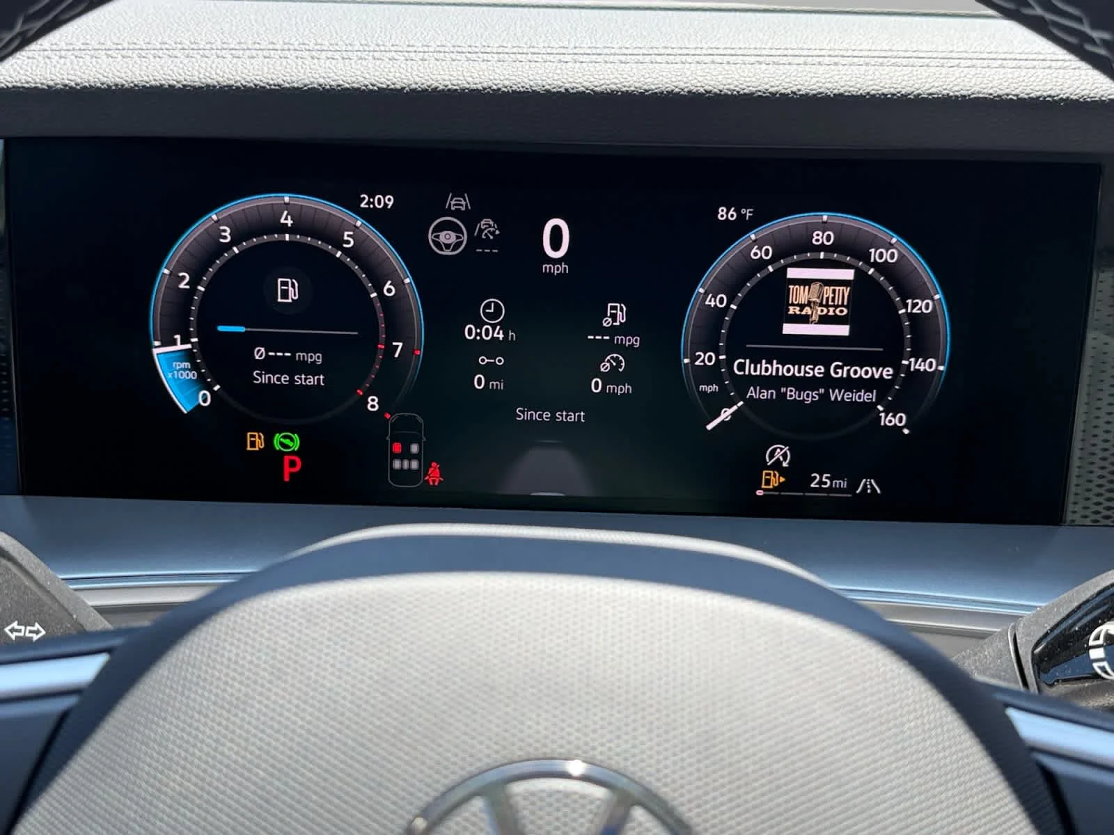 2026 Volkswagen Tiguan SE - Photo 14