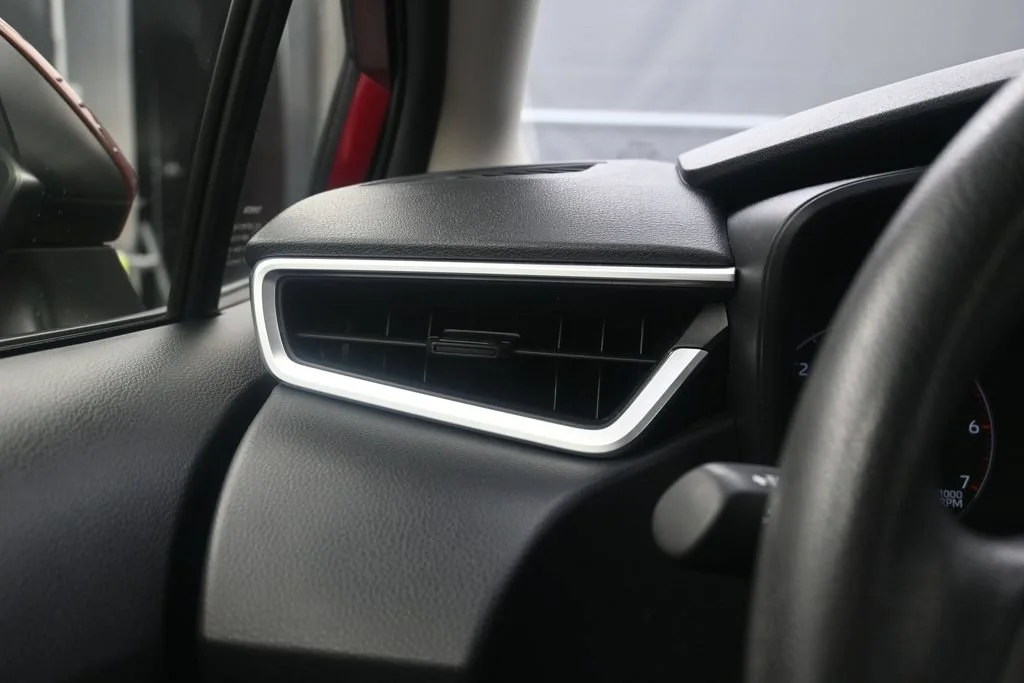 2025 Toyota Corolla LE - Photo 20