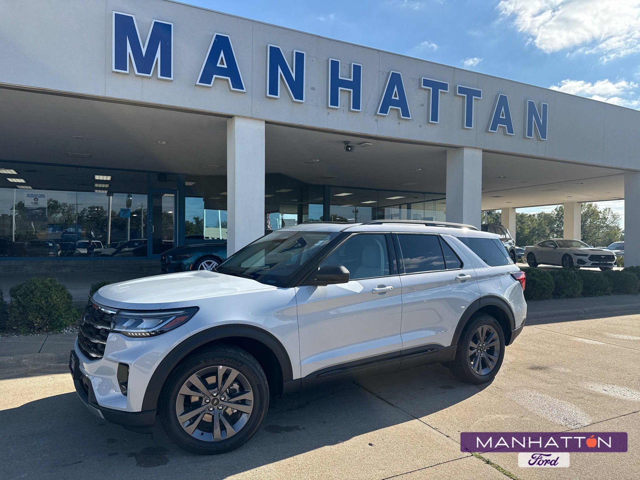 New 2026 Space White Metallic Ford Active image 1