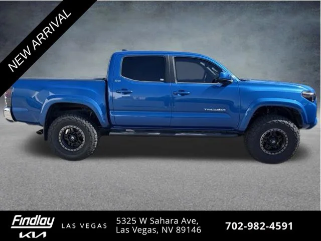 Used 2018 Blue Toyota SR5 image 4