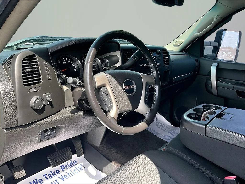 Used 2014 White GMC SLE image 13