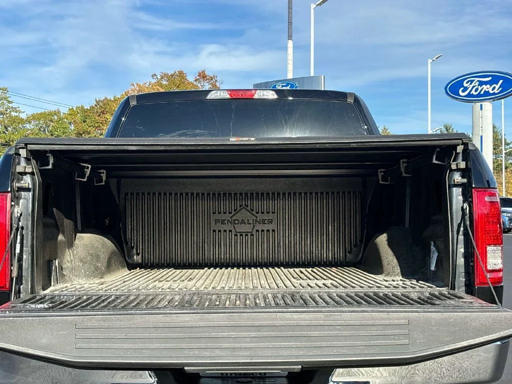 Used 2017  Ford XLT image 9