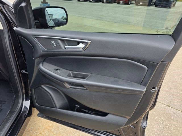 Used 2022 Black Metallic Ford SE image 14