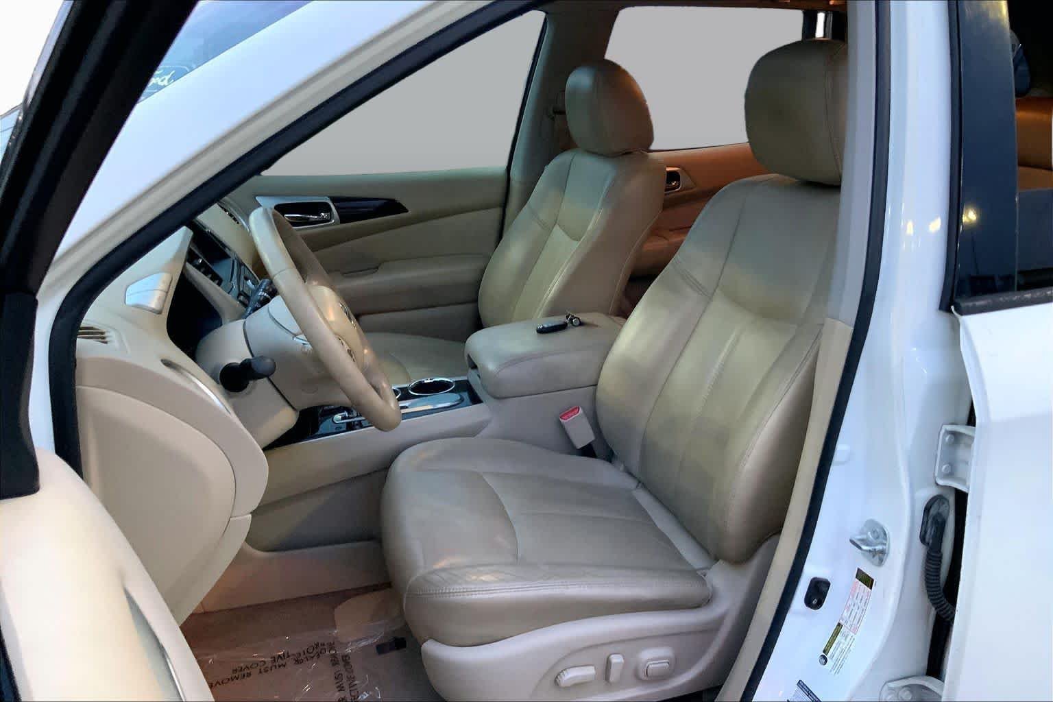Used 2014 Moonlight White Nissan SL image 8