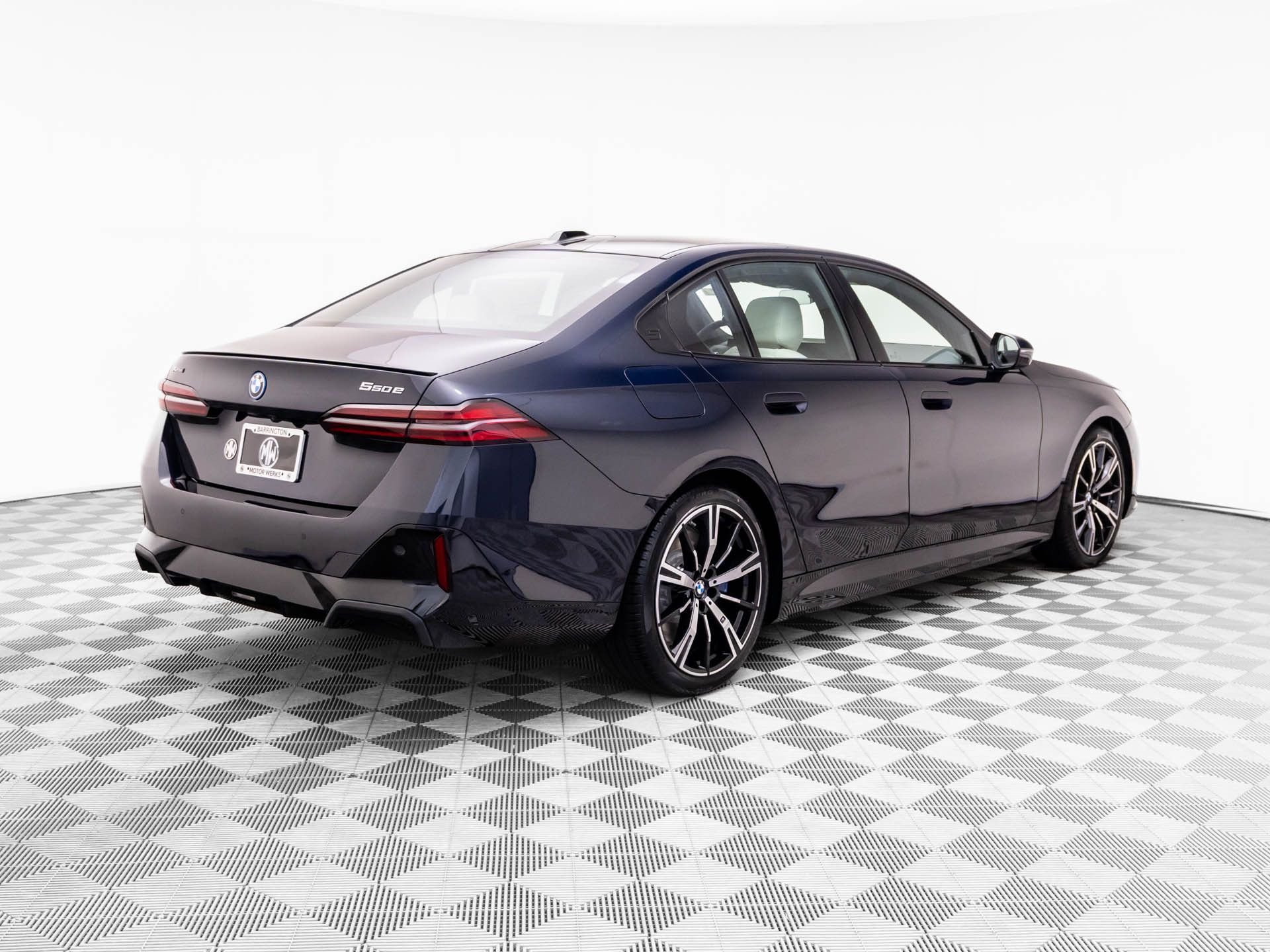 New 2027 Carbon Black Metallic BMW 550e xDrive image 6