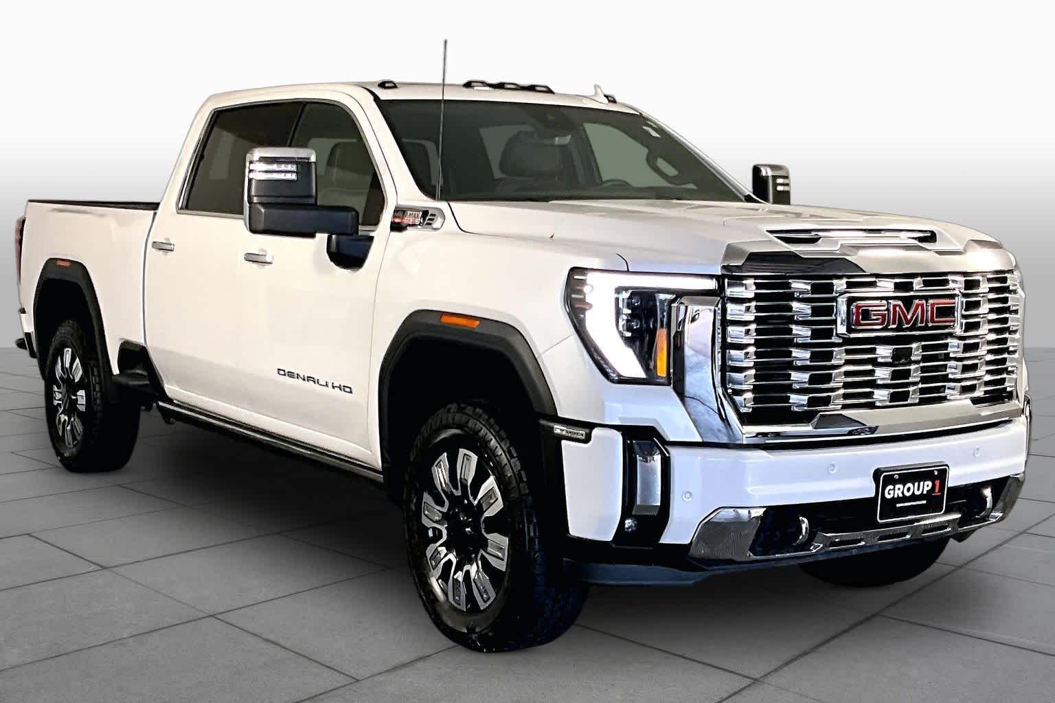 Used 2024 White Frost Tricoat GMC Denali image 3