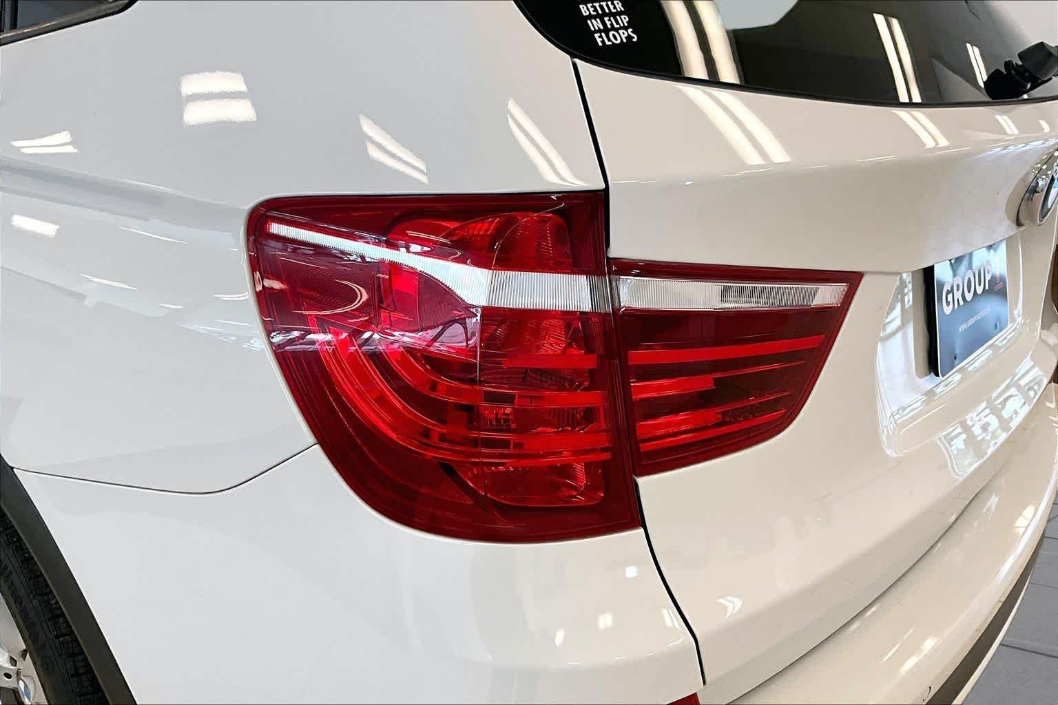 Used 2017 Alpine White BMW xDrive28i image 27
