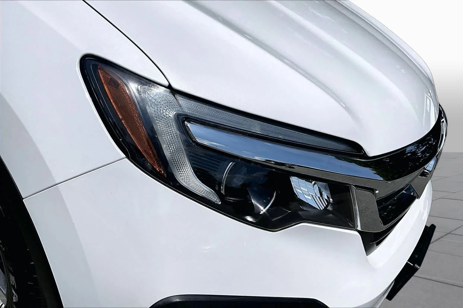 Used 2021 Platinum White Pearl Honda EX-L image 27