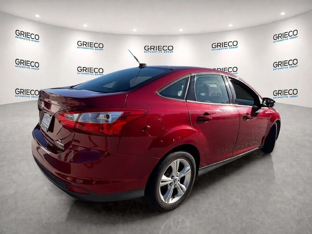Used 2013 Red Ford SE image 7