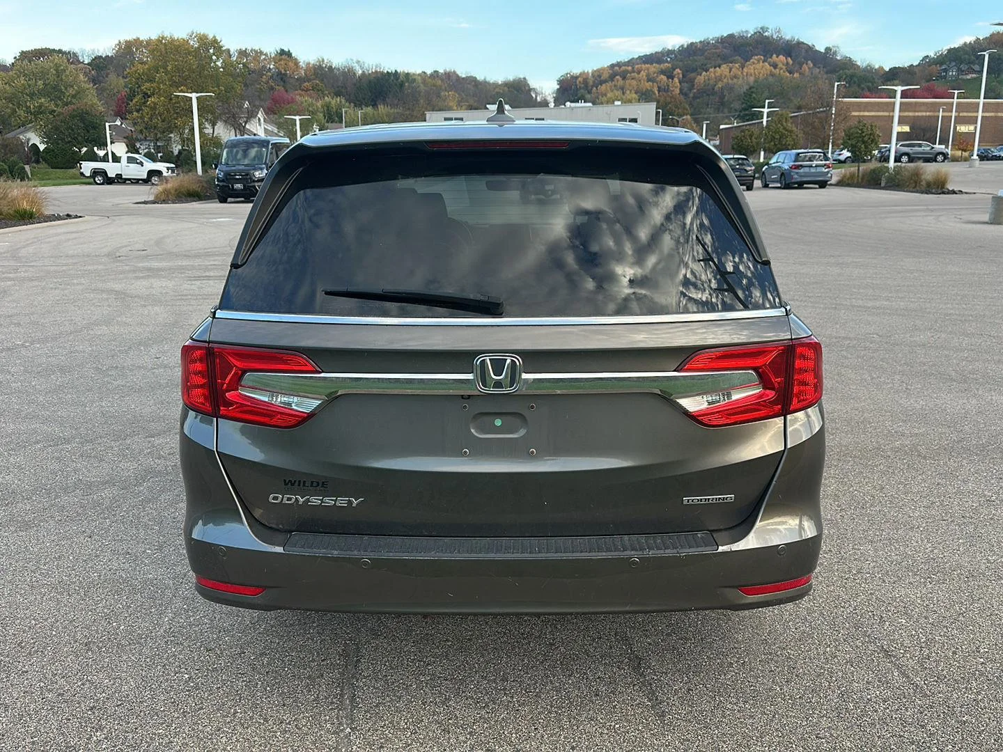 Used 2018 Pacific Pewter Metallic Honda Touring image 4