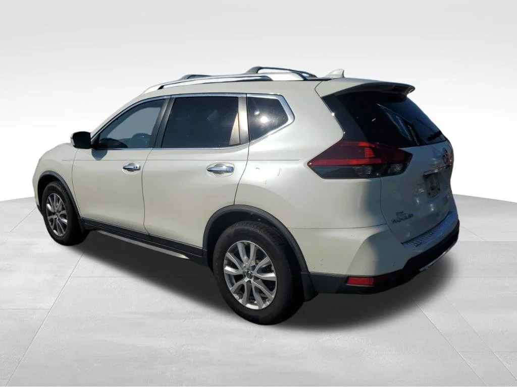 Used 2020 White Nissan SV image 3
