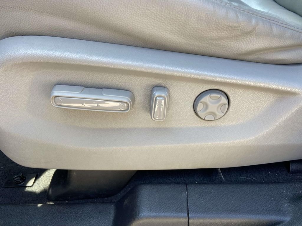 Used 2018  Honda Touring image 18