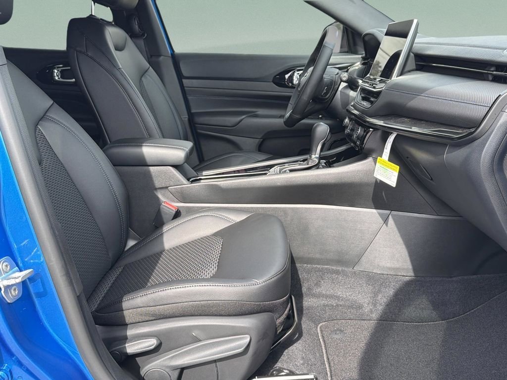New 2026 Blue Jeep Latitude image 19