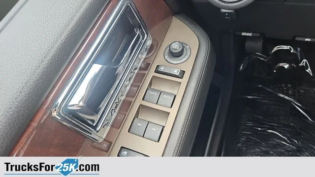Used 2012 Ingot Silver Lincoln Base image 24