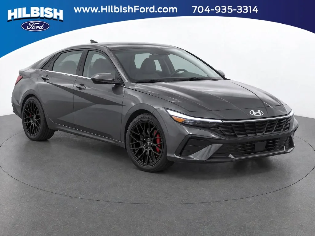 Used 2025 Gray Hyundai SEL Sport image 1