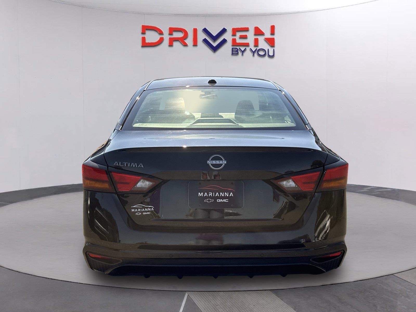 Used 2025 Super Black Nissan SV image 5