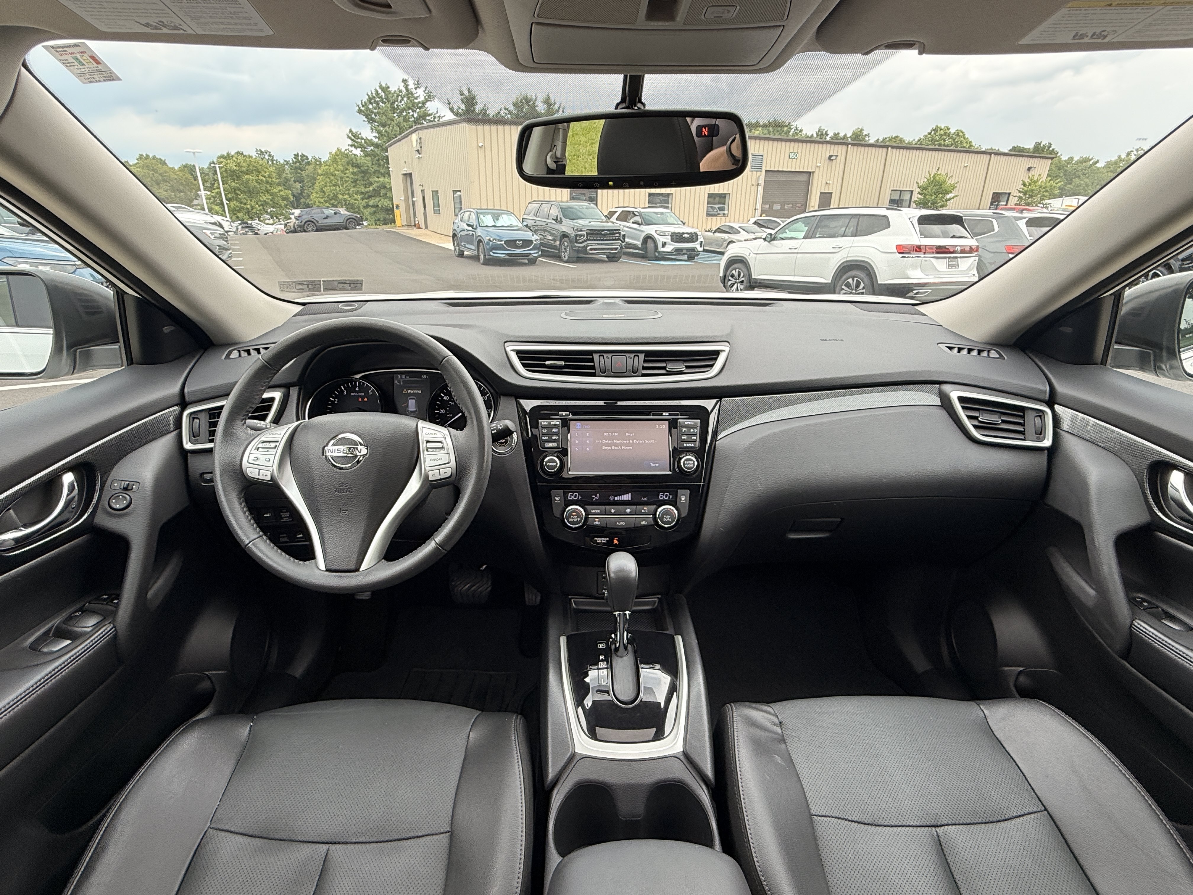 Used 2016 Pearl White Nissan SL image 3