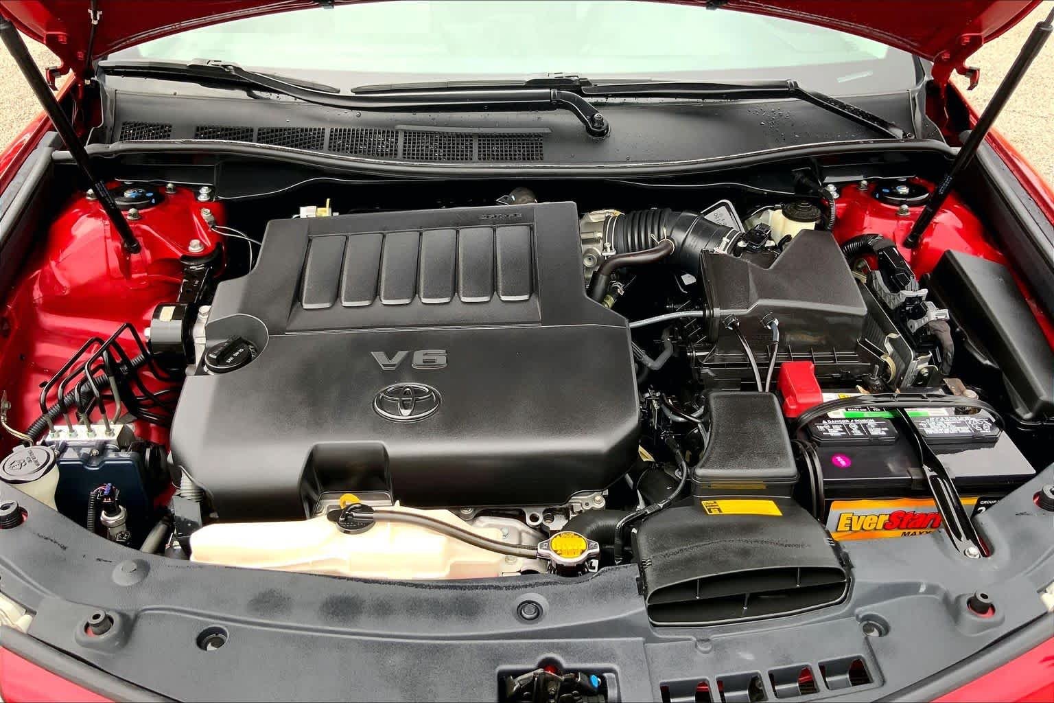 Used 2014 Barcelona Red Metallic Toyota SE image 31