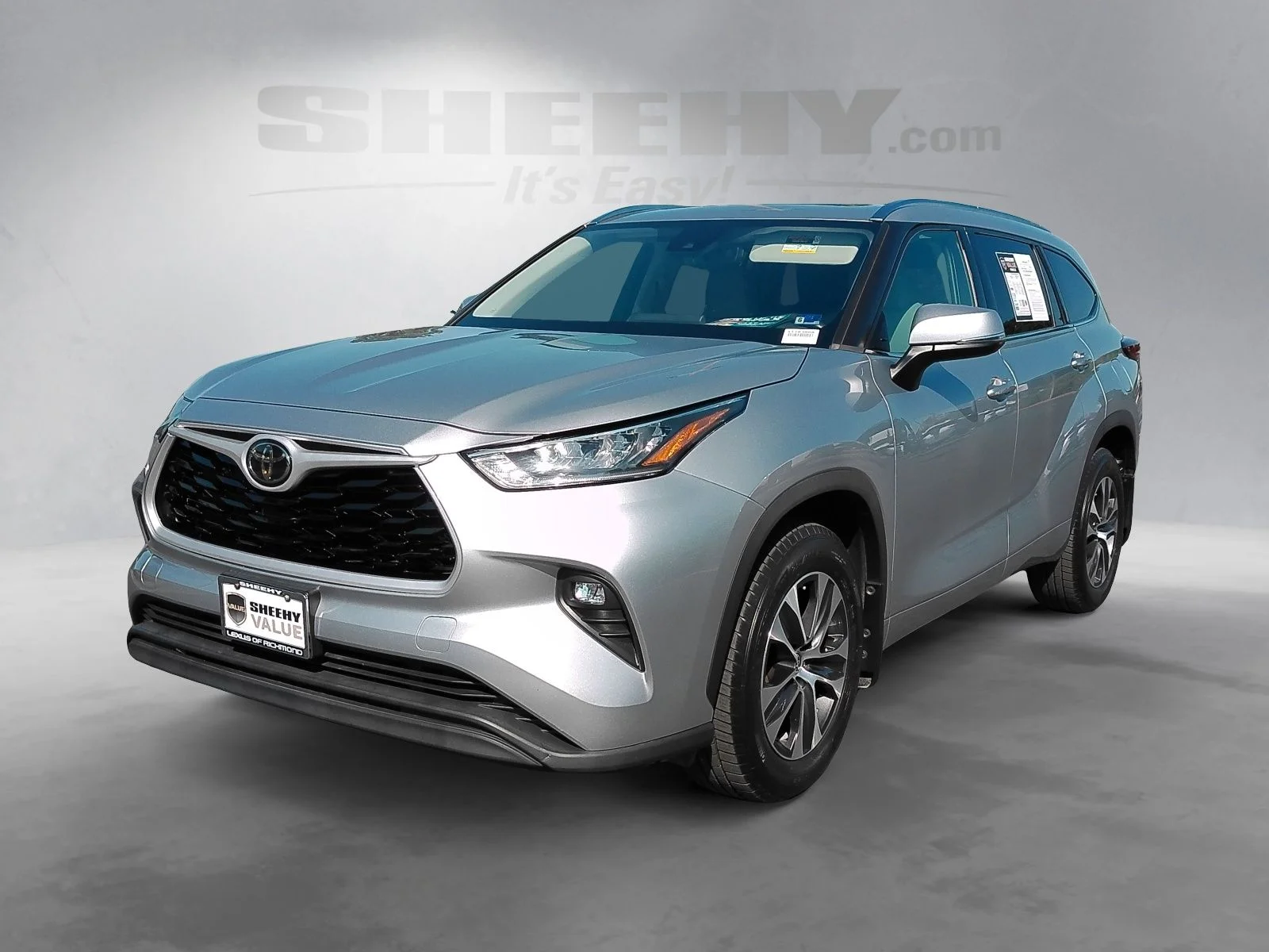 Used 2020 Silver Toyota XLE image 18