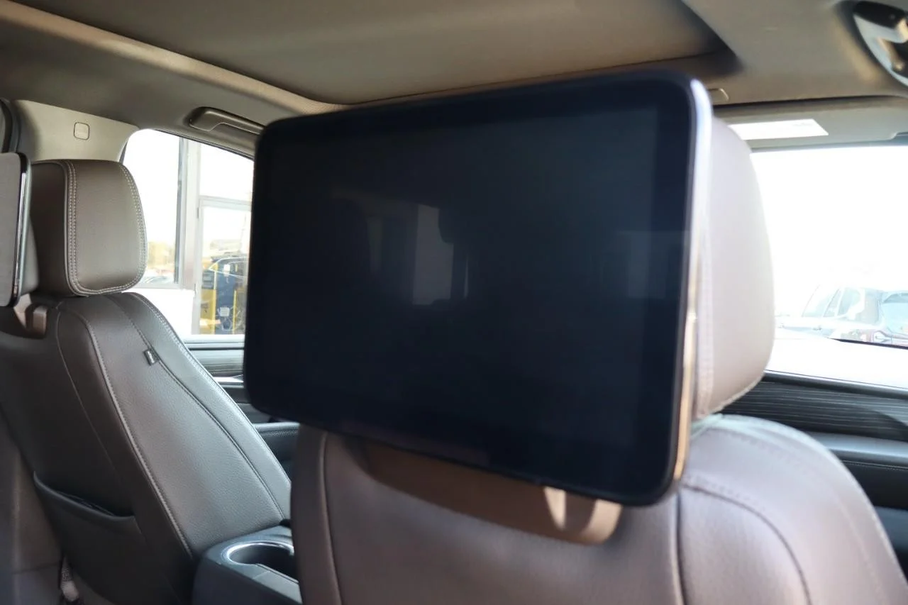 Used 2021 White Frost Tricoat GMC Denali image 35