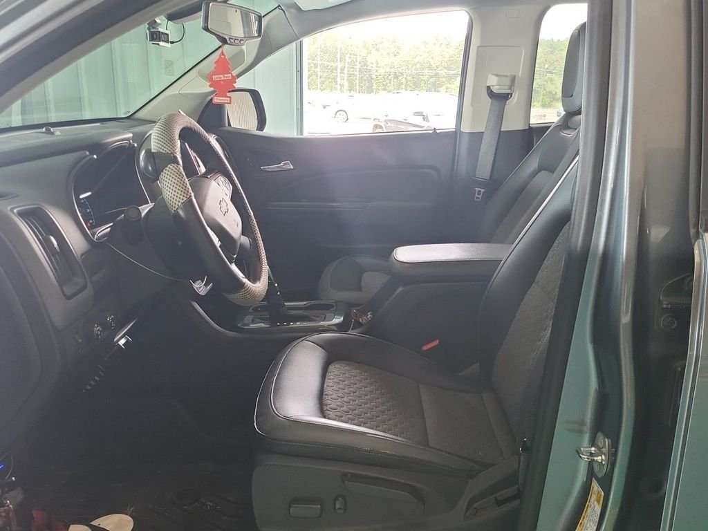 Used 2018 Gray Chevrolet Z71 image 9
