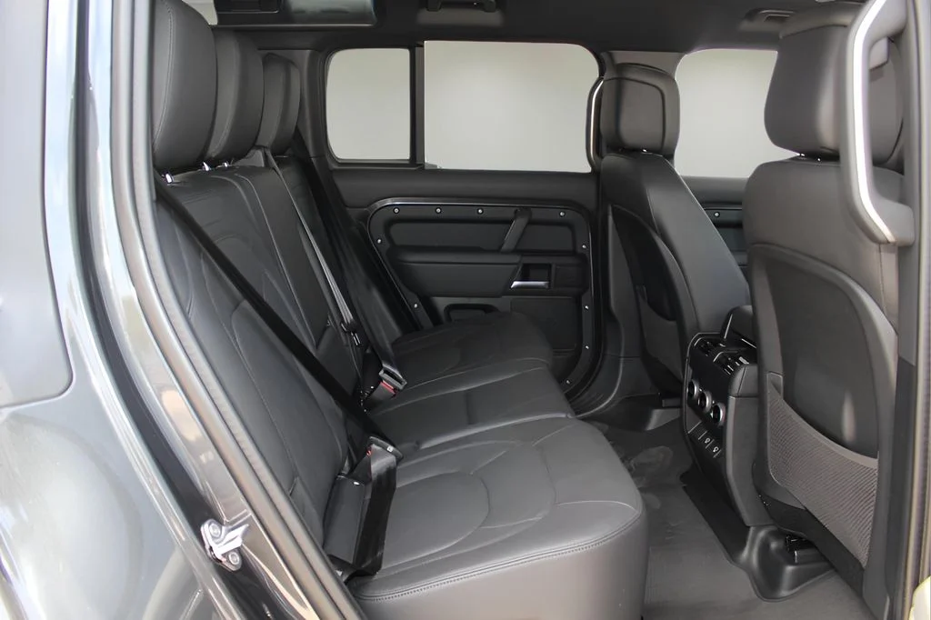 2025 Land Rover Defender S - Photo 17