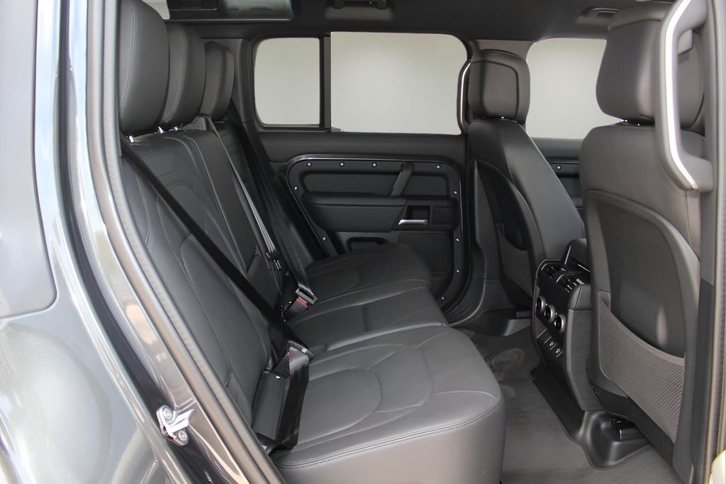 2025 Land Rover Defender S - Photo 17