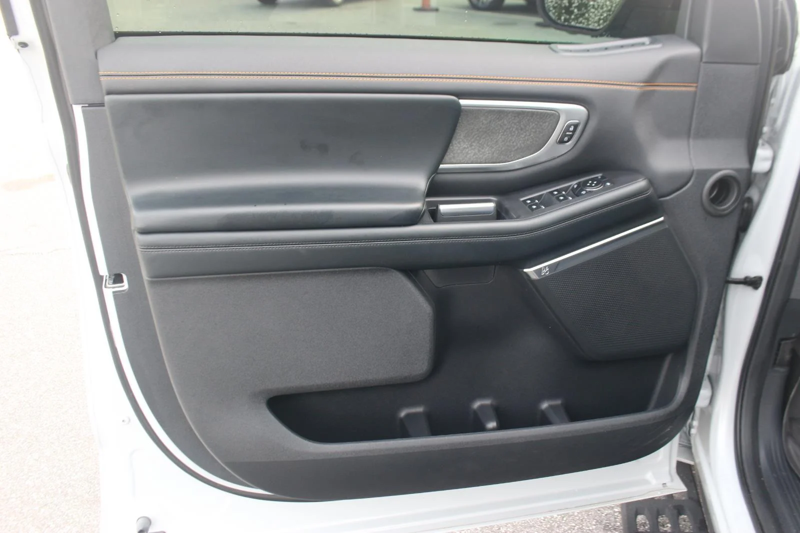 Used 2025 White Ford Tremor image 16