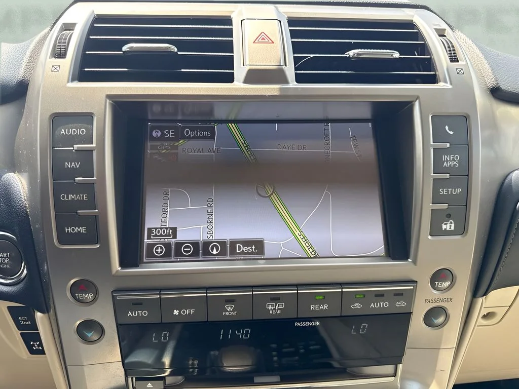 Used 2021 White Lexus 460 image 12