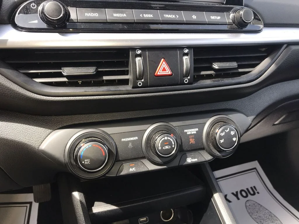 Used 2022 Red Kia LXS image 18
