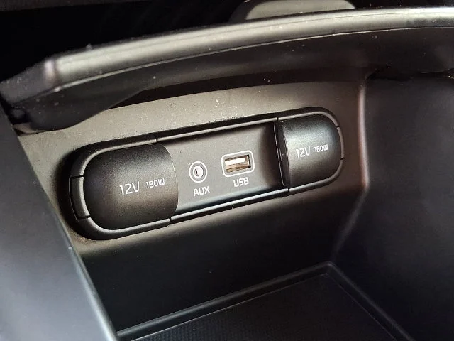 Used 2019 White Kia LX image 26