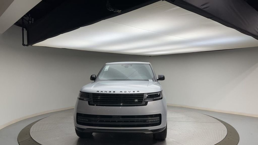 Used 2024 Hakuba Silver Metallic Land Rover SE image 3