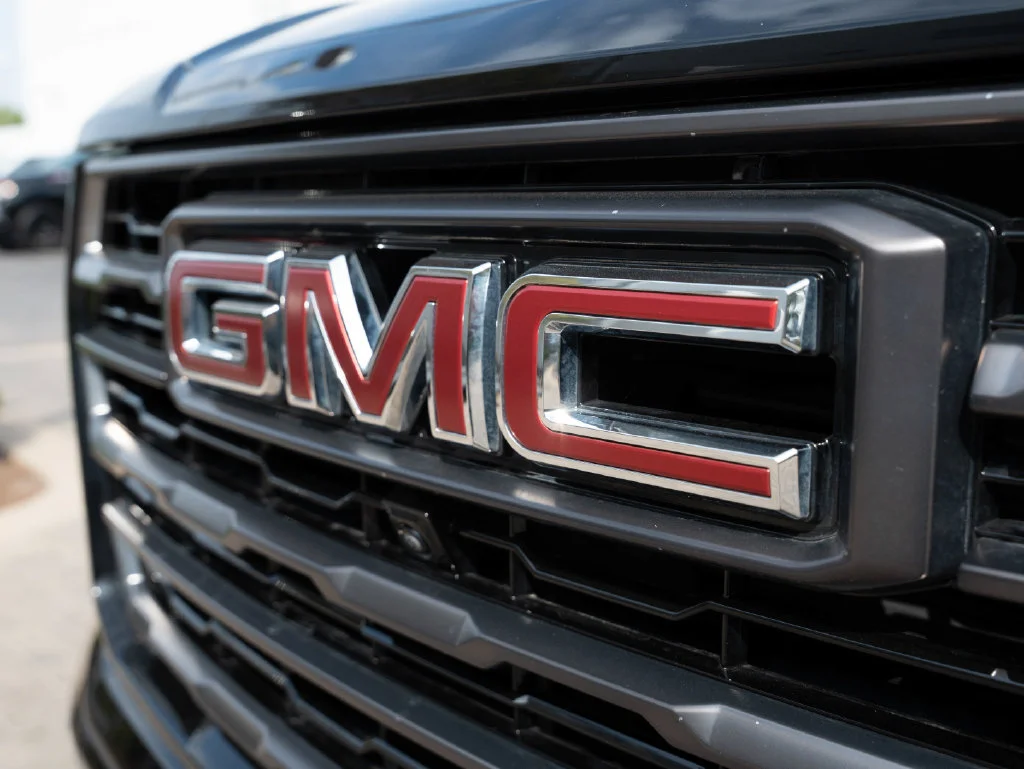 Used 2025 Onyx Black GMC AT4 Ultimate image 3