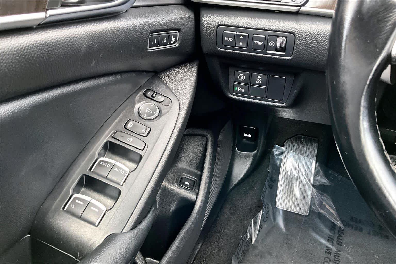 Used 2022 Sonic Gray Pearl Honda Touring image 32